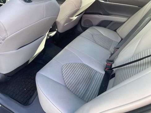 Used 2022 Toyota Camry SE w/ Convenience Package FWD image 6