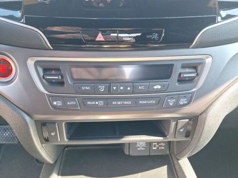 Used 2022 Honda Pilot Sport image 16