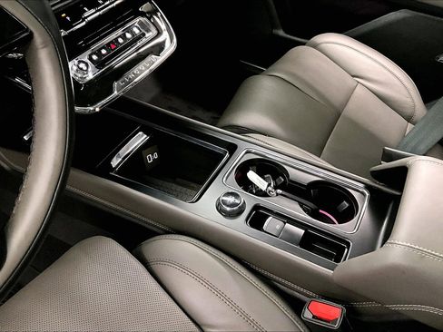 Used 2025 Lincoln Corsair Grand Touring w/ Equipment Group 302A AWD/4WD image 17