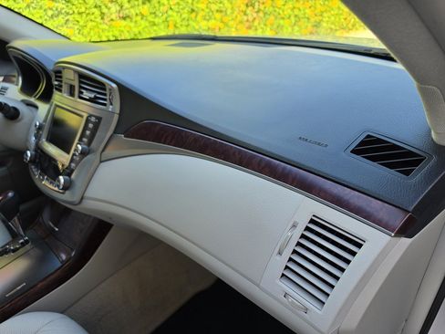 Used 2011 Toyota Avalon Limited FWD image 38