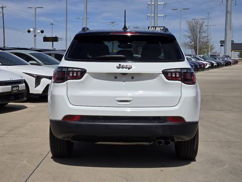 Used 2022 Jeep Compass Latitude w/ Sun and Sound Group image 13