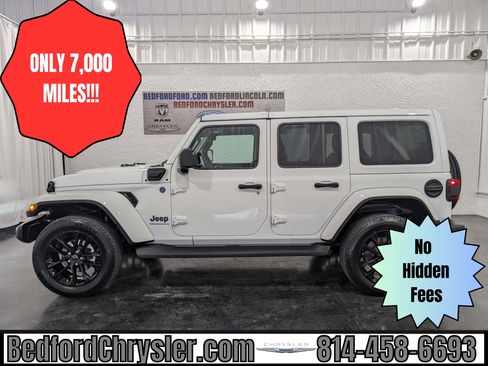 Used 2025 Jeep Wrangler Unlimited Sahara image 1