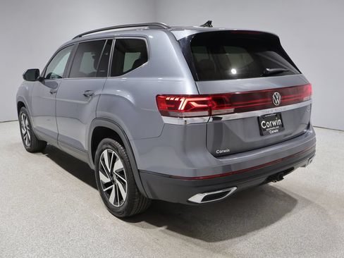 Used 2025 Volkswagen Atlas SE AWD/4WD image 5