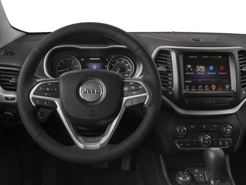 Used 2018 Jeep Cherokee Trailhawk w/ Comfort/Convenience Group image 10