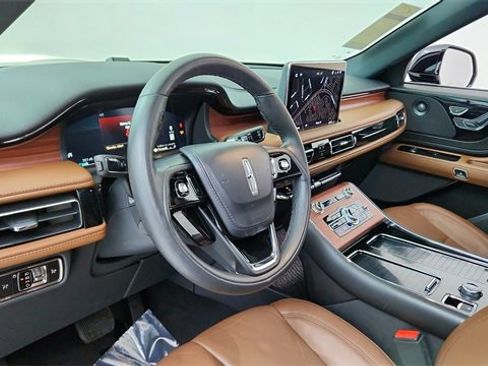 Used 2024 Lincoln Aviator Reserve w/ Equipment Group 201A image 18
