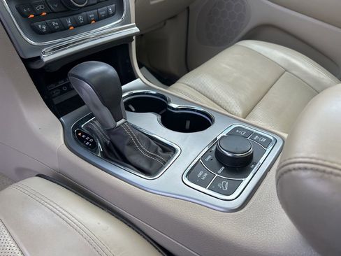 Used 2018 Jeep Grand Cherokee Overland AWD/4WD image 28
