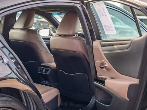 Used 2023 Lexus ES 350 w/ Premium Package image 22