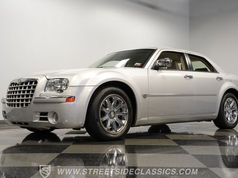 Used 2005 Chrysler 300 C w/ Navigation & Sound Group II image 21