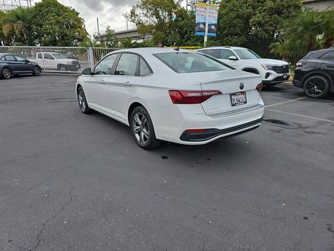 Certified 2024 Volkswagen Jetta SE w/ Panoramic Sunroof Package image 7