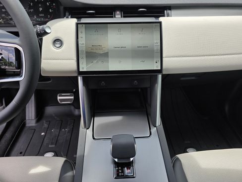 Used 2026 Land Rover Discovery Sport Landmark AWD/4WD image 16