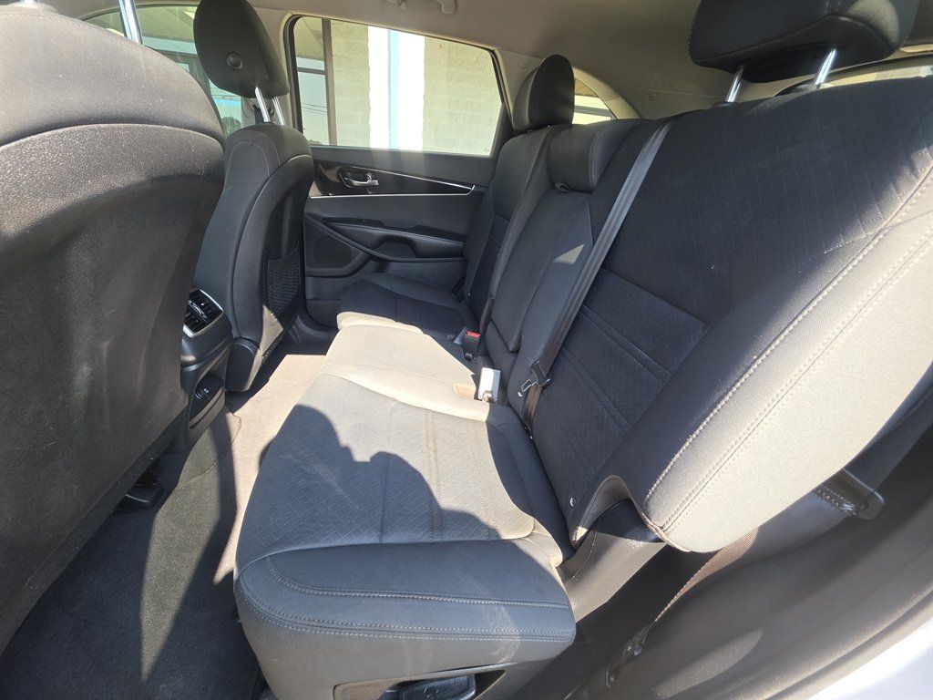 Used 2020 Kia Sorento L FWD image 9