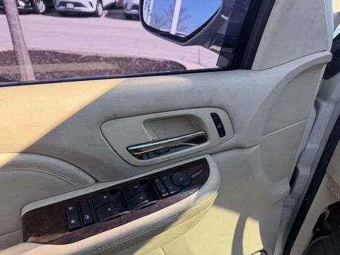 Used 2007 Cadillac Escalade AWD w/ Information Package image 8
