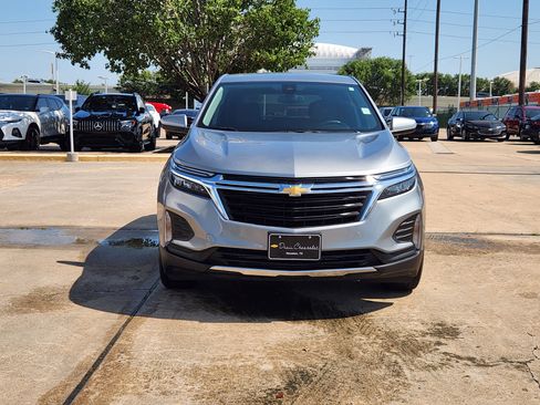 Used 2024 Chevrolet Equinox LT FWD image 3