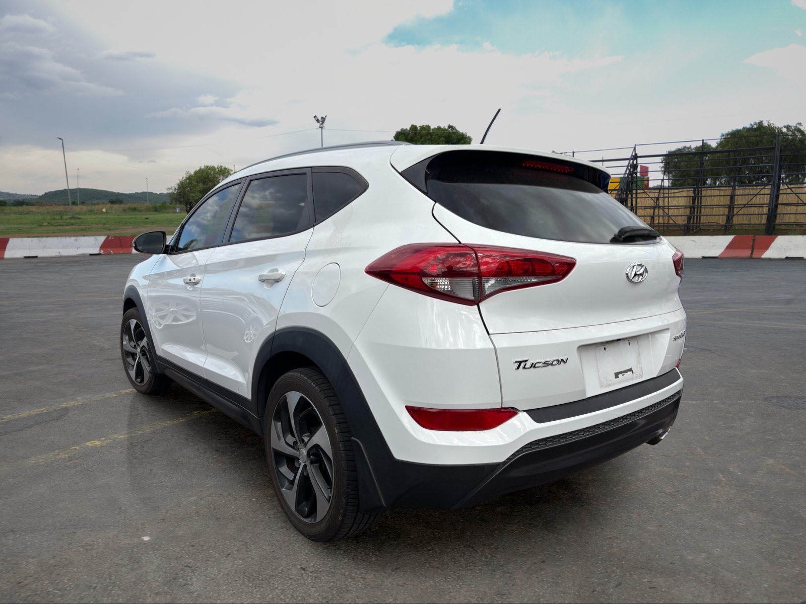 Used 2016 Hyundai Tucson Sport FWD image 4