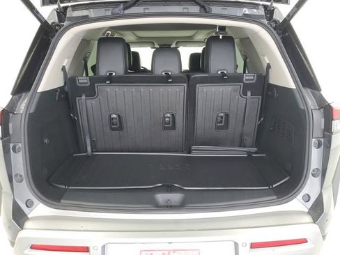 Used 2025 Nissan Pathfinder Platinum w/ Cargo Package FWD image 10