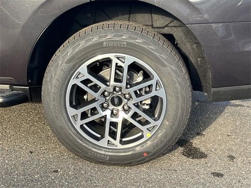 New 2025 Ford Expedition Active image 9