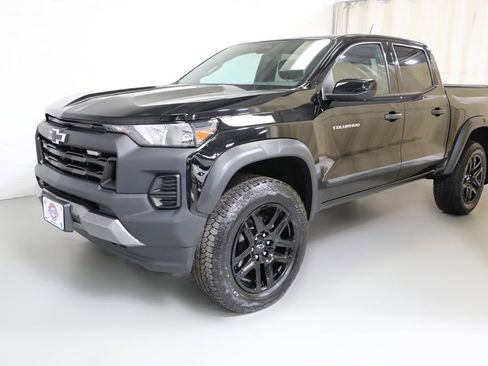 Certified 2023 Chevrolet Colorado Trail Boss w/ Technology Package AWD/4WD image 17