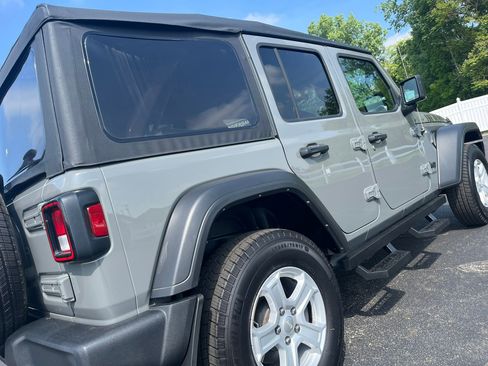 Used 2022 Jeep Wrangler Unlimited Sport AWD/4WD image 12