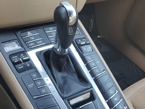 Used 2018 Porsche Macan image 33