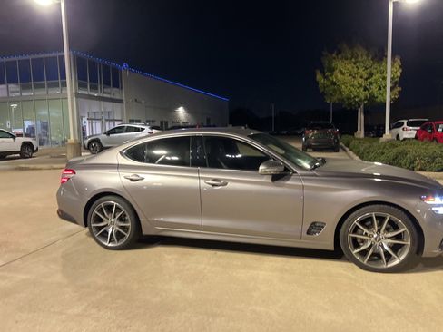 Used 2023 Genesis G70 2.0T image 4