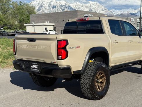 Used 2024 Chevrolet Colorado ZR2 w/ ZR2 Convenience Package III AWD/4WD image 10