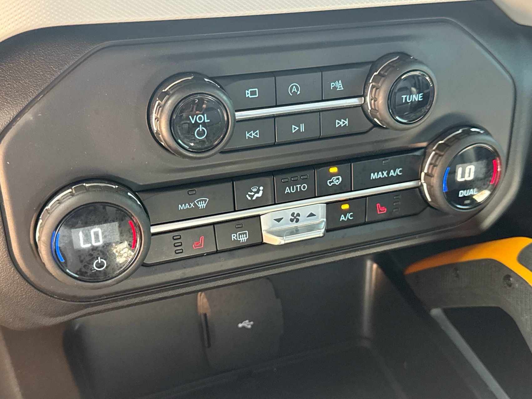Used 2023 Ford Bronco Badlands w/ Sasquatch Package AWD/4WD image 19