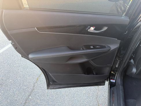 Used 2016 Kia Sorento SX image 18