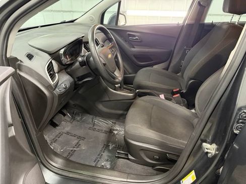 Used 2019 Chevrolet Trax LS AWD/4WD image 7