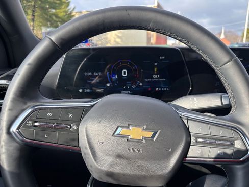 Used 2025 Chevrolet Equinox LT image 32