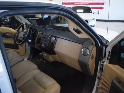 Used 2011 Ford F250 Lariat w/ Lariat Interior Pkg RWD image 41