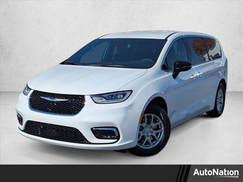 New 2026 Chrysler Pacifica Select image 1