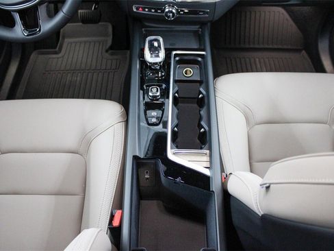 New 2026 Volvo XC60 B5 Plus w/ Protection Package Premier image 54