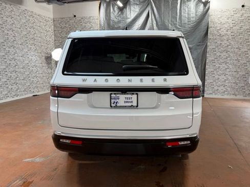 Used 2025 Jeep Wagoneer 4WD image 5