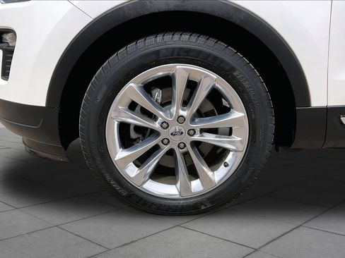 Used 2019 Ford Explorer XLT w/ Equipment Group 202A FWD image 11