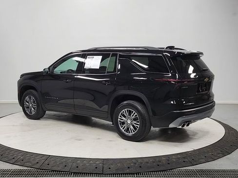 Used 2025 Chevrolet Traverse LT FWD image 5