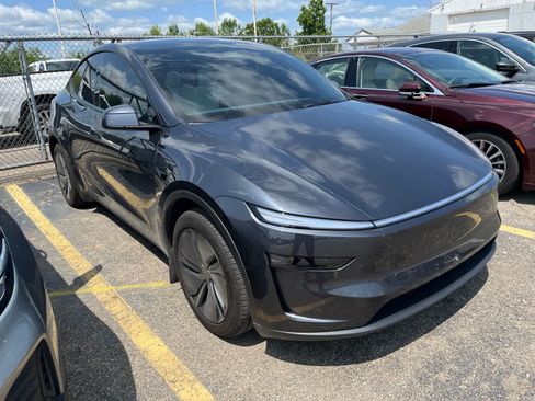 Used 2026 Tesla Model Y 2WD image 19