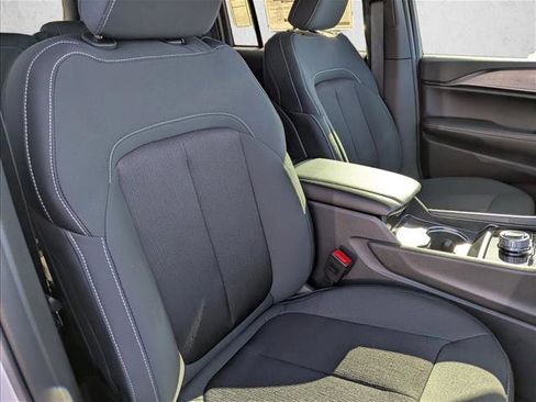 New 2025 Jeep Grand Cherokee Laredo X w/ Luxury Tech Group I image 28