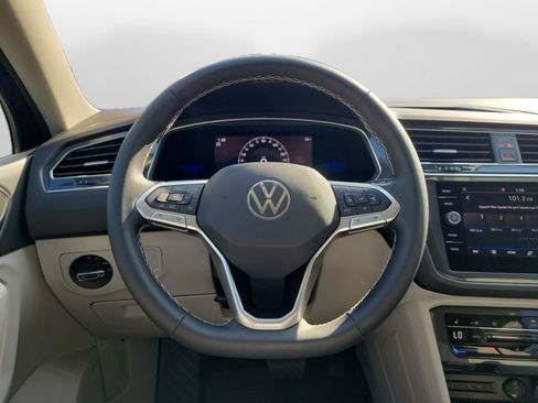 Certified 2022 Volkswagen Tiguan SE image 10