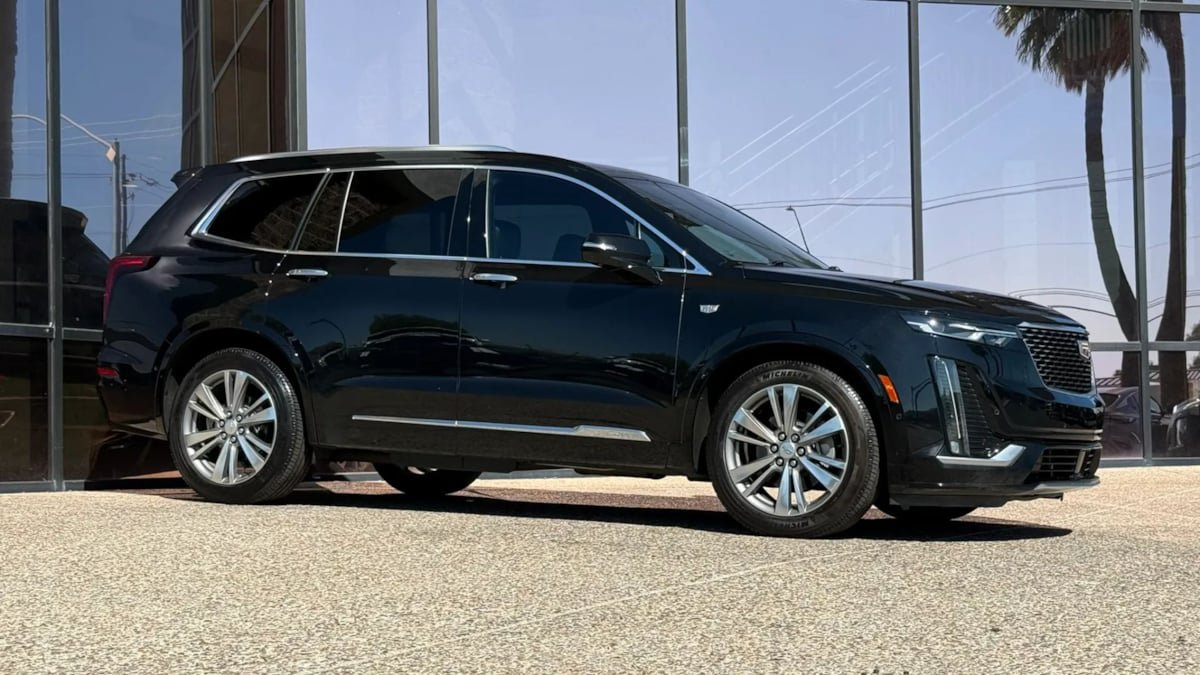 Used 2020 Cadillac XT6 Premium Luxury FWD image 16
