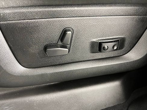 Used 2024 RAM 2500 Big Horn w/ Bed Utility Group image 22