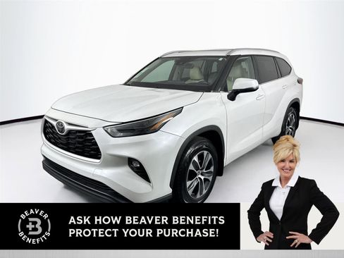 Certified 2024 Toyota Highlander XLE FWD image 1