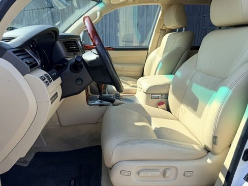 Used 2009 Lexus LX 570 4WD w/ Preferred Accessory Pkg image 11