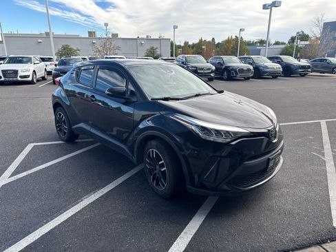Used 2021 Toyota C-HR LE FWD image 2