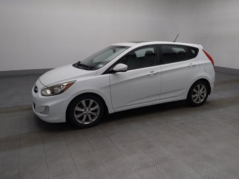 Used 2013 Hyundai Accent SE FWD image 2