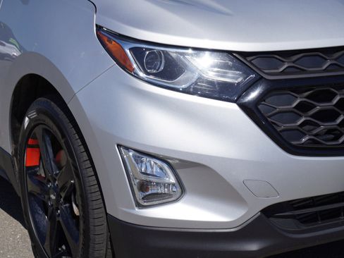 Used 2020 Chevrolet Equinox Premier w/ Premier Redline Edition FWD image 3