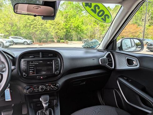 Used 2024 Kia Soul LX w/ Option Group 015 image 10