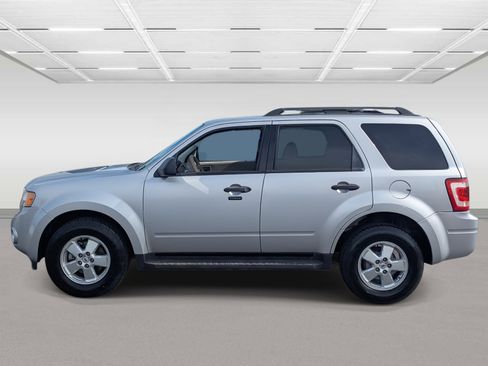 Used 2010 Ford Escape XLT image 3