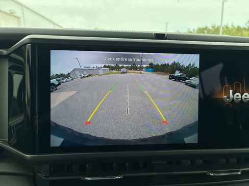 Used 2025 Jeep Wrangler Unlimited Rubicon 4xe w/ Convenience Group AWD/4WD image 14