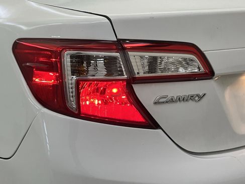 Used 2014 Toyota Camry LE image 26