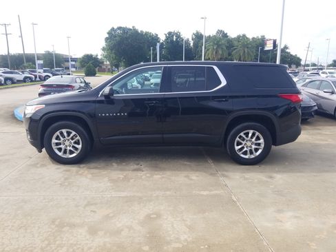 Used 2021 Chevrolet Traverse LS FWD image 4